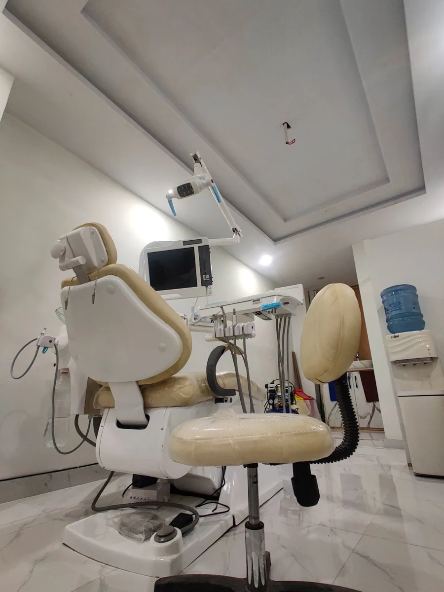Dental treatment station
